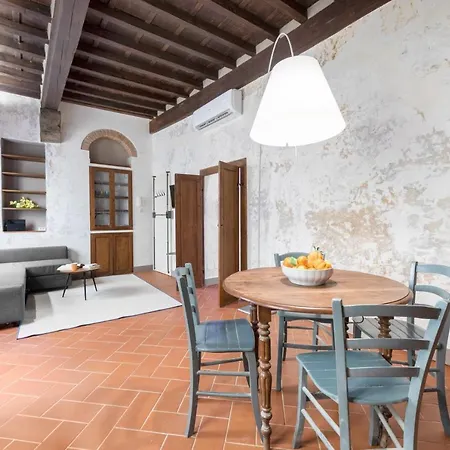 Santa Trinita Industrial Flat فلورنس