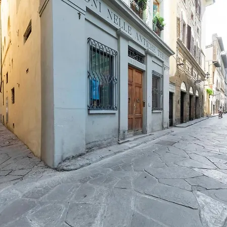 Guesthost - Santa Trinita Industrial Flat Φλωρεντία